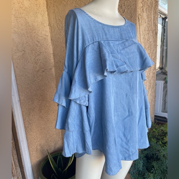 Lauren Conrad Ruffle Chambray Blouse LARGE - Picture 2 of 7
